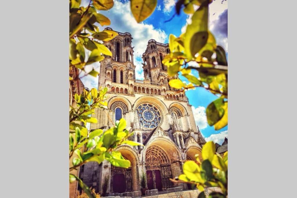 Ferienwohnung Au Coeur De La Cite Medievale Laon Exterior foto