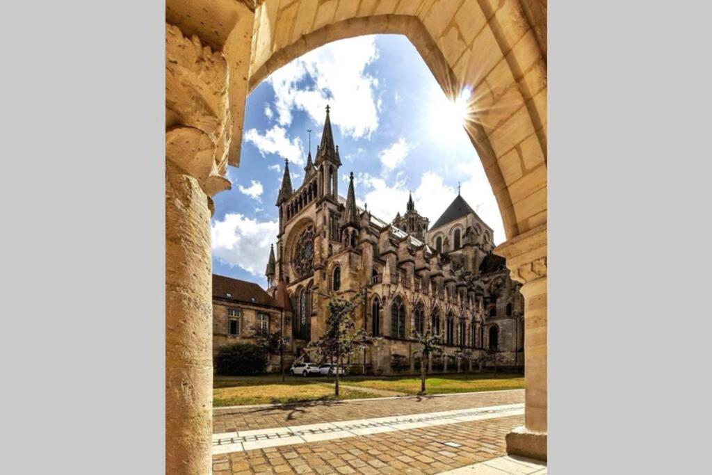 Ferienwohnung Au Coeur De La Cite Medievale Laon Exterior foto
